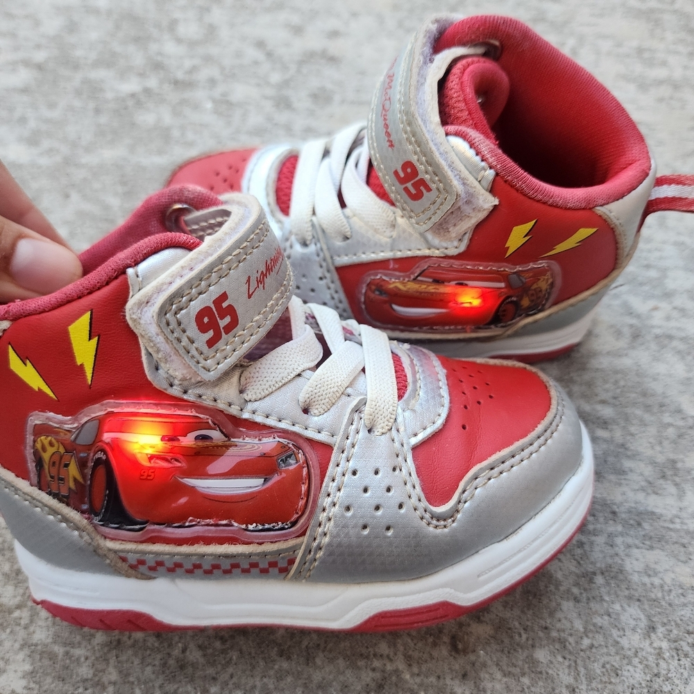 Disney Cars Lighting‎ McQueen Toddler Baby Light Up Hightops, Lace Free Sz 6